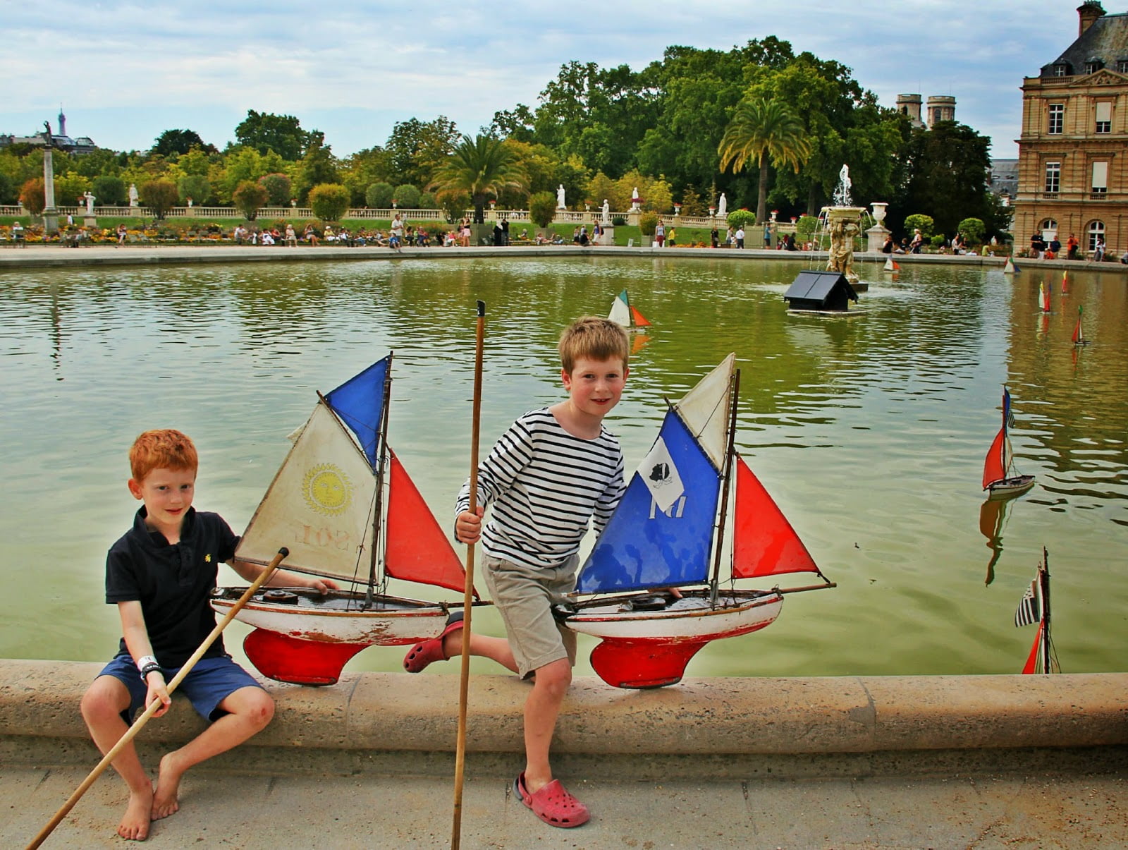 French kids playing with sailboats in the heart of Paris - Flying Baguette