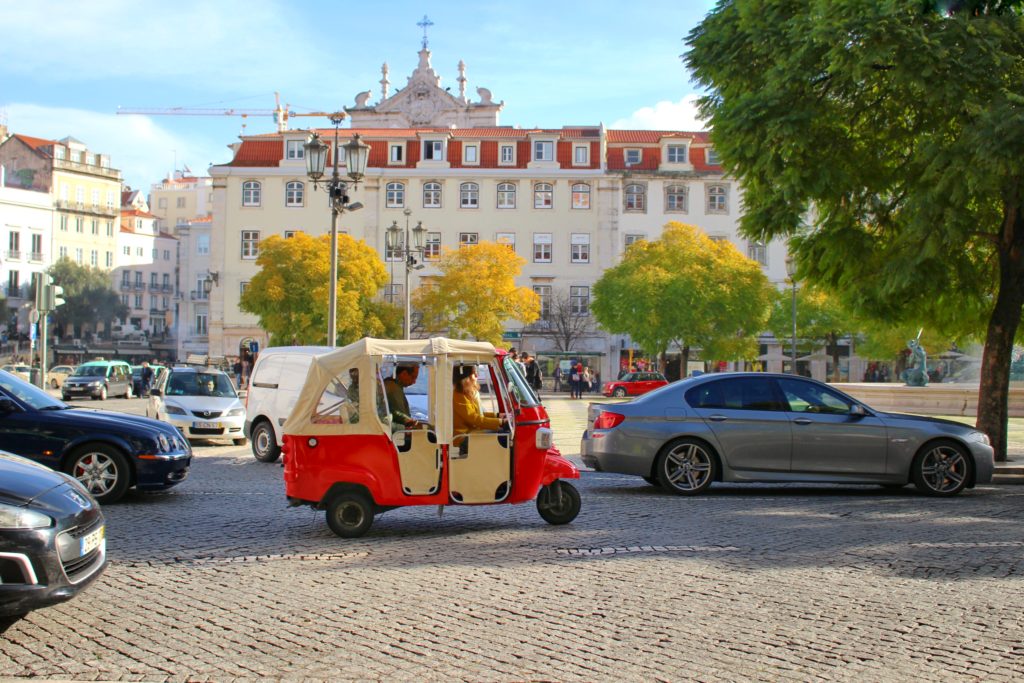 The morning commute in Lisbon - Flying Baguette