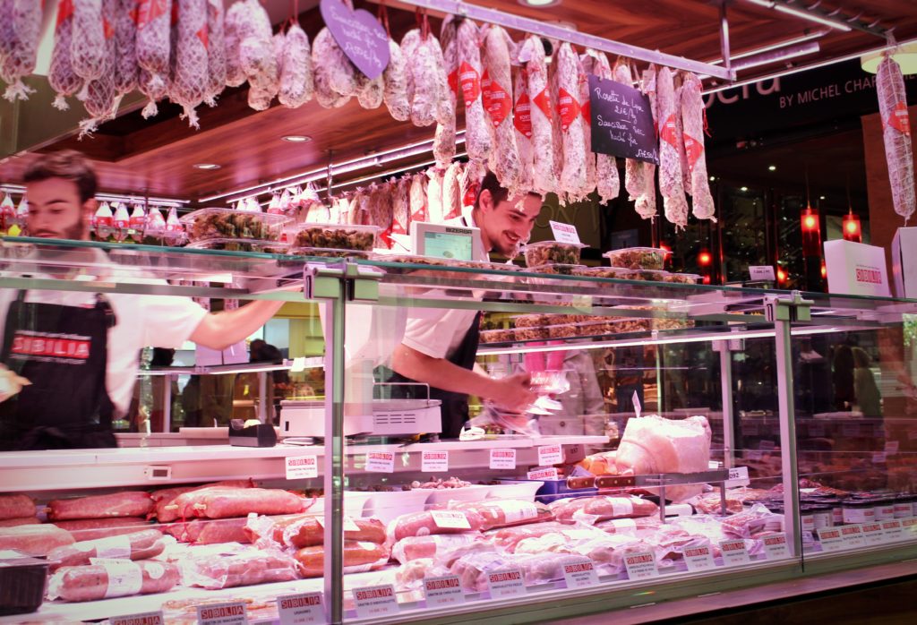 A local market in Lyon - Flying Baguette