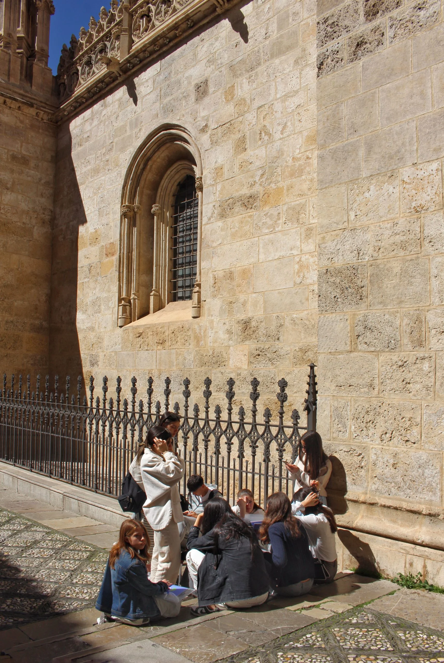 Students on an excursion trip to Granada - Flying Baguette Students resting on the church steps